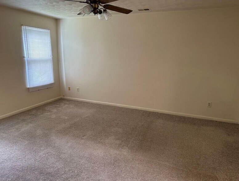 Building Photo - 5897 Glen View Dr