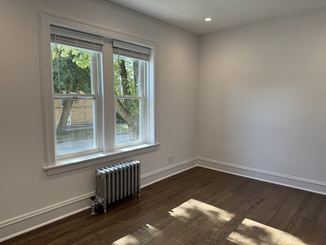 Building Photo - 2524 W Ardmore Ave