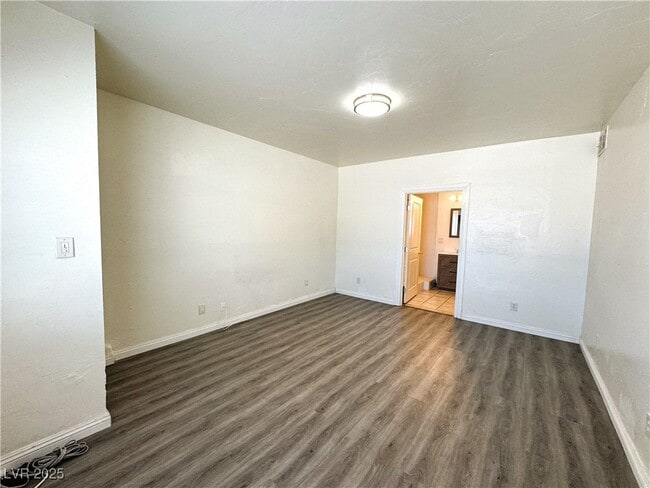 Building Photo - 1871 Shadow Mountain Pl