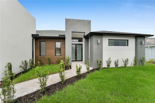 Building Photo - 3435 SW 8th Ct