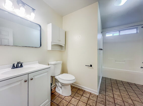 Building Photo - "Charming MIDTOWN 2-Bedroom Home with Glea...