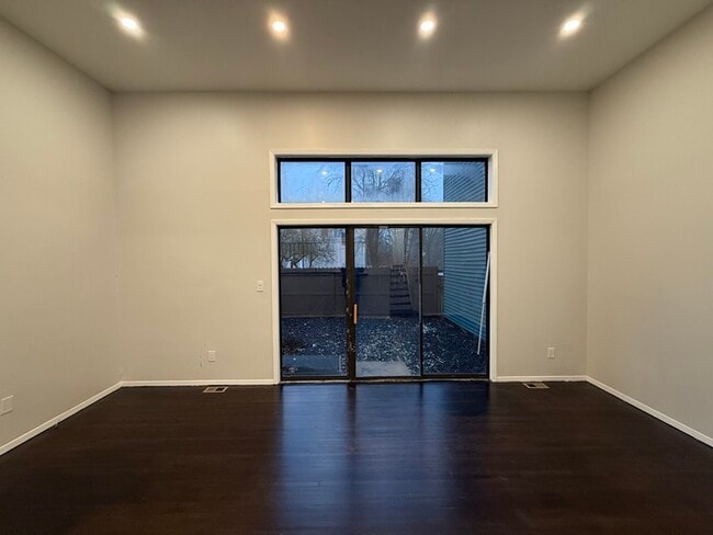 Building Photo - 440 Tall Oak Ln