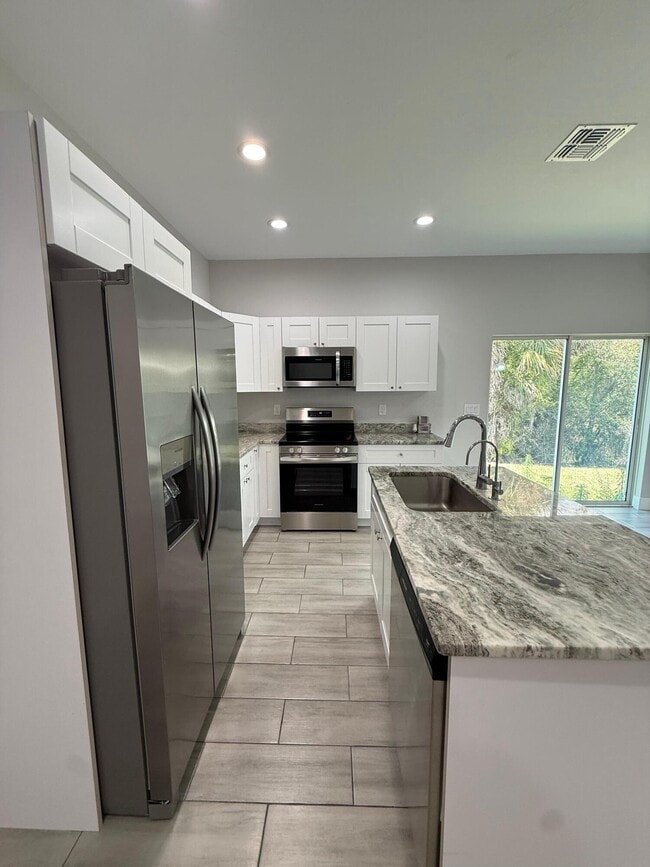 Building Photo - 4800 15th St SW