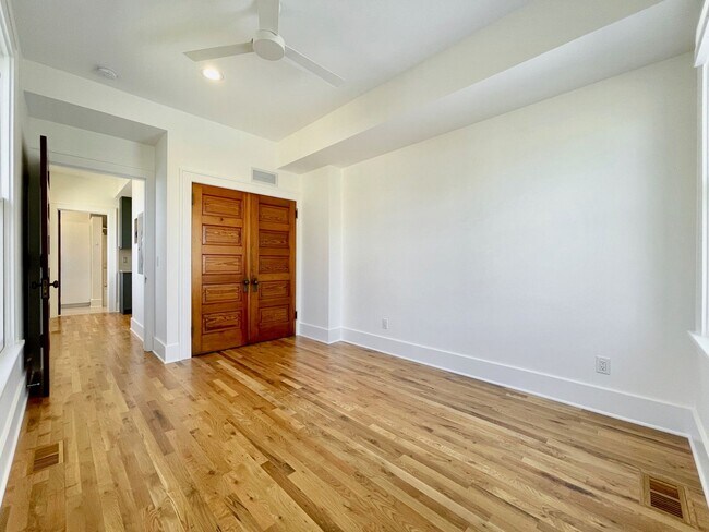 Building Photo - 237 Stuart Ave