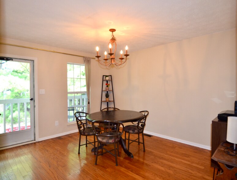 Building Photo - 1111 Island Woods Dr