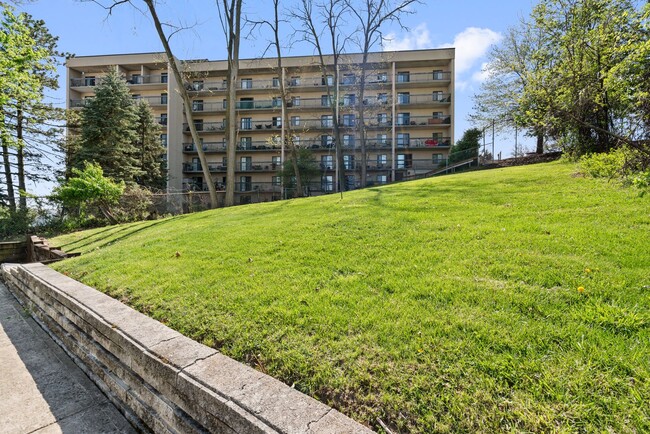 Building Photo - 348-350 Wyoming Street