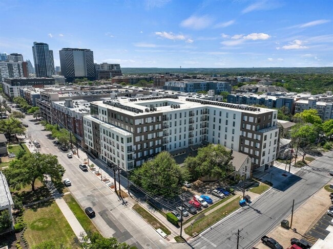 Building Photo - 2714 Nueces St