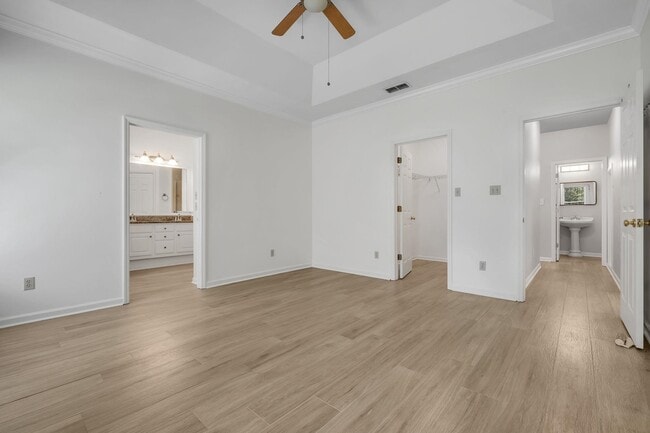 Building Photo - 848 Eagle View Dr