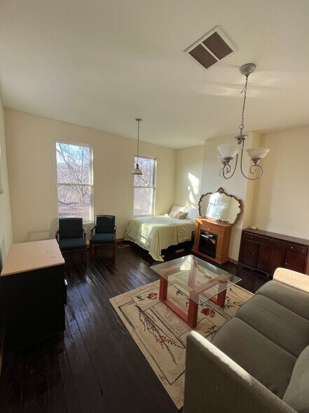 Building Photo - 2177 Sohn St