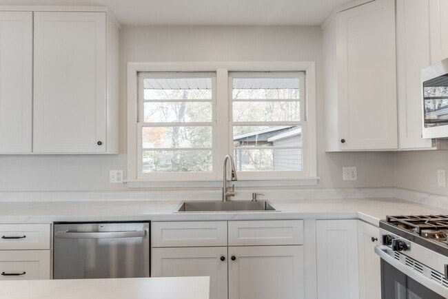 Building Photo - Fully remodeled 4 Bed / 2 bath ranch home