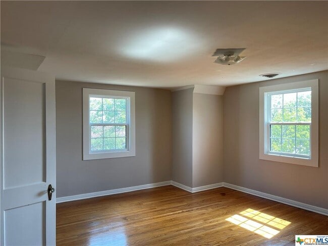 Building Photo - 111 W Fowler Ave