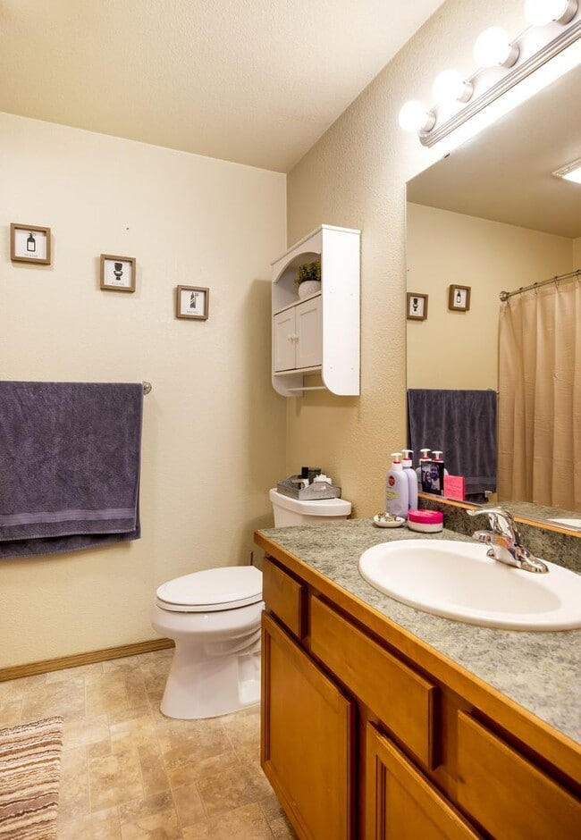 Building Photo - Gorgeous 4 Bed / 3 Bath Home on Hermione Lane!