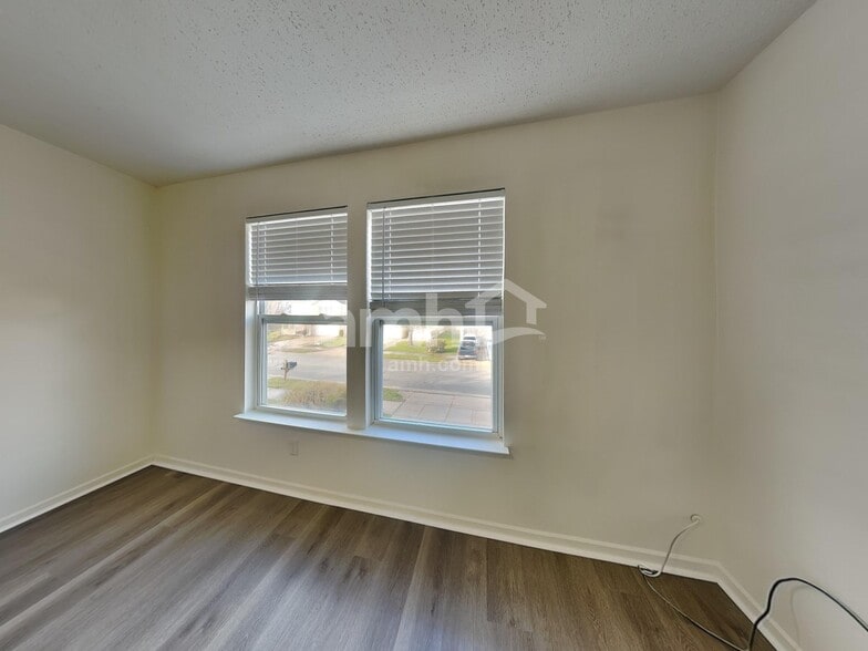 Building Photo - 8404 S Shady Trail Dr