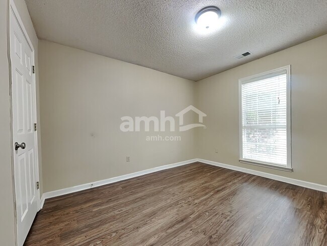 Building Photo - 6556 Brickmont Rd