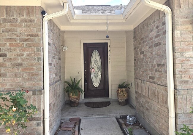 Building Photo - 18011 Featherfield Ln