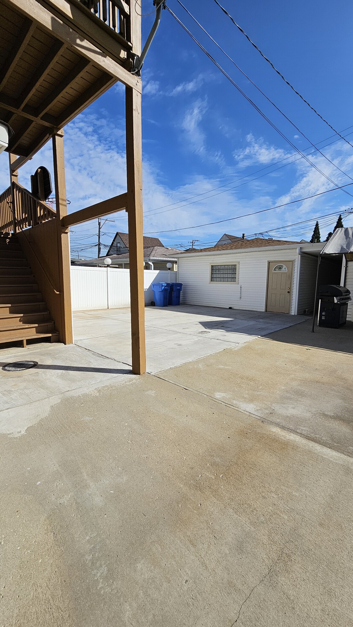 Building Photo - 2333 N Mango Ave