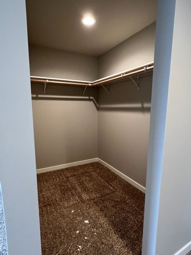 Building Photo - 1098 S New Oak Ln