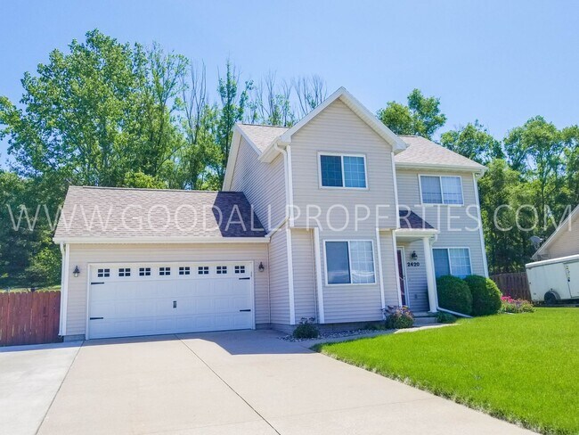 Building Photo - 2420 Pine Ct