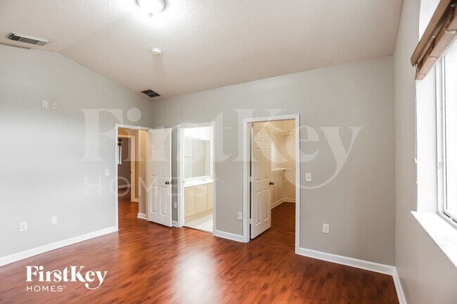 Building Photo - 1119 NE 41st Ave