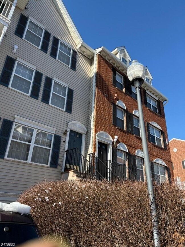 Building Photo - 31 Marrow St