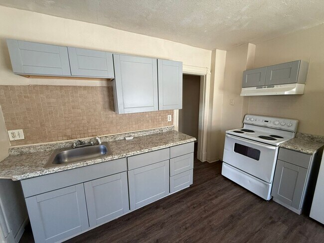 Building Photo - 242-244-244 Orange St