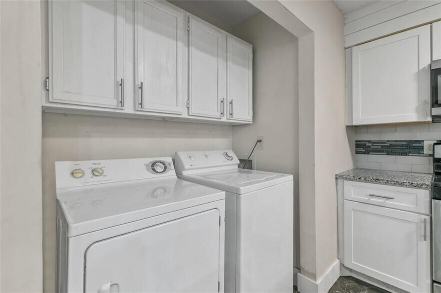 Building Photo - 494 Plainville Dr SW