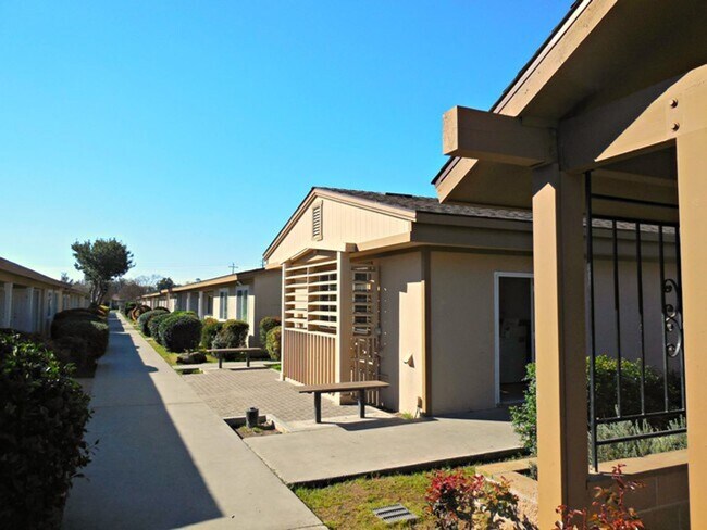 Building Photo - 216 W Dakota Ave