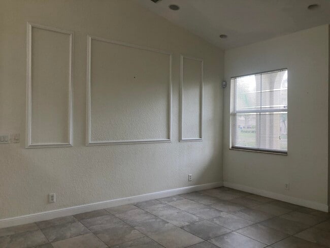 Building Photo - 6136 Santa Margarito Dr