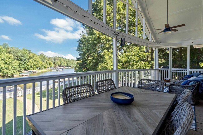 Building Photo - 219 E River Bend Dr