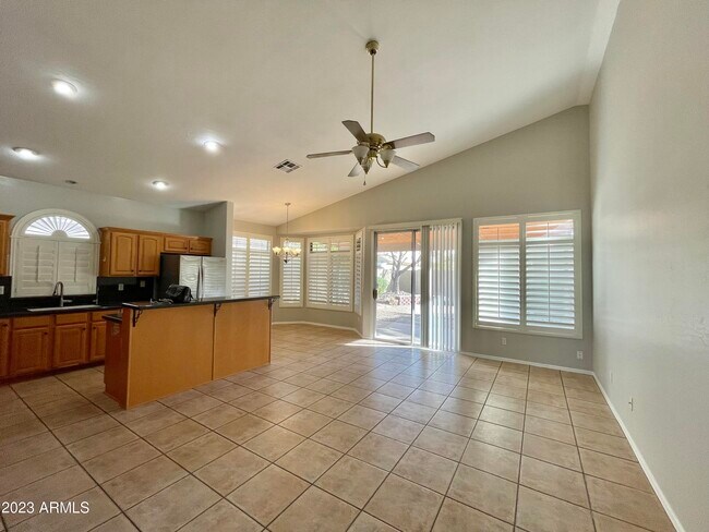 Building Photo - 4939 W Erie St