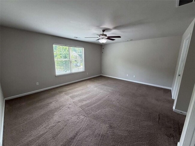 Building Photo - 313 Nutwood Trce