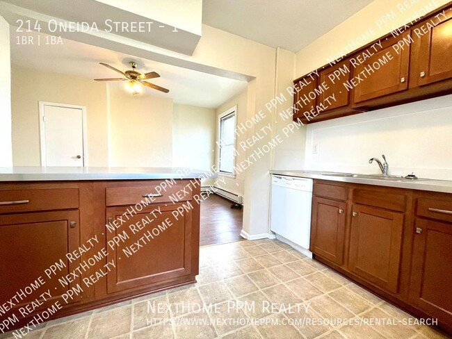 Building Photo - 214 Oneida St