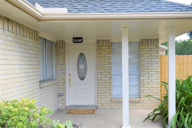 Building Photo - 2810 Dove Country Dr