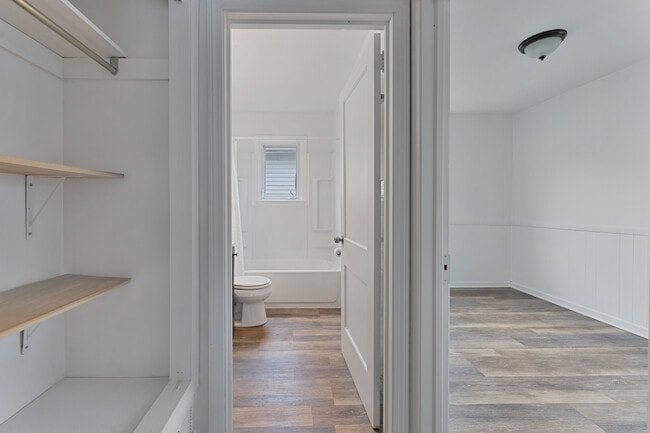 Building Photo - 98 N Navarre Ave