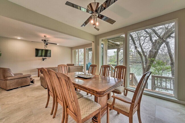 Building Photo - Lake Front Townhome with resort-like Views!