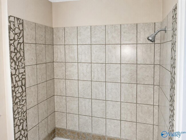 Building Photo - 2607 Bonnieview Dr NW