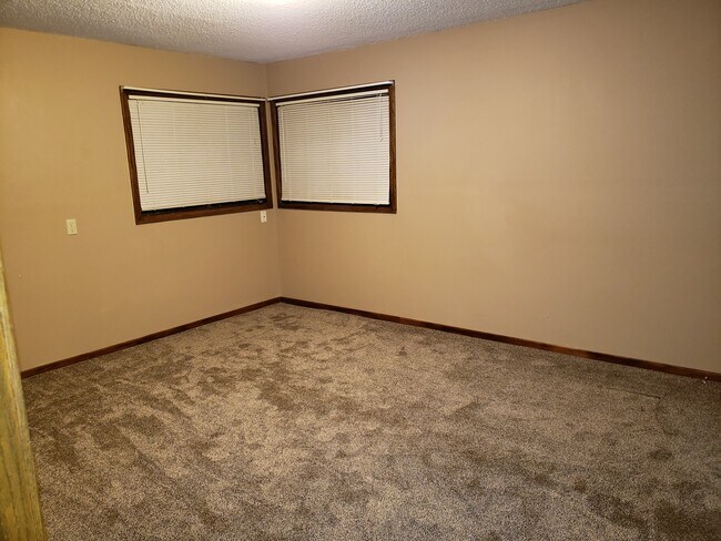 Main Bdrm - 7948 Ewing Ave N