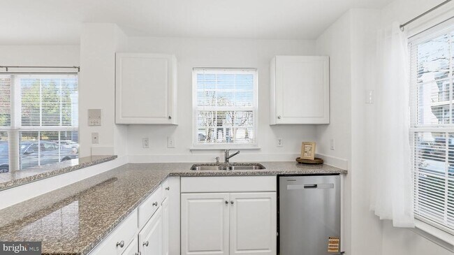 Building Photo - 164 Kendrick Pl