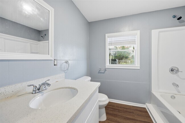 Building Photo - 1621 Richmond Ave