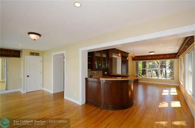 Building Photo - 447 Coral Way