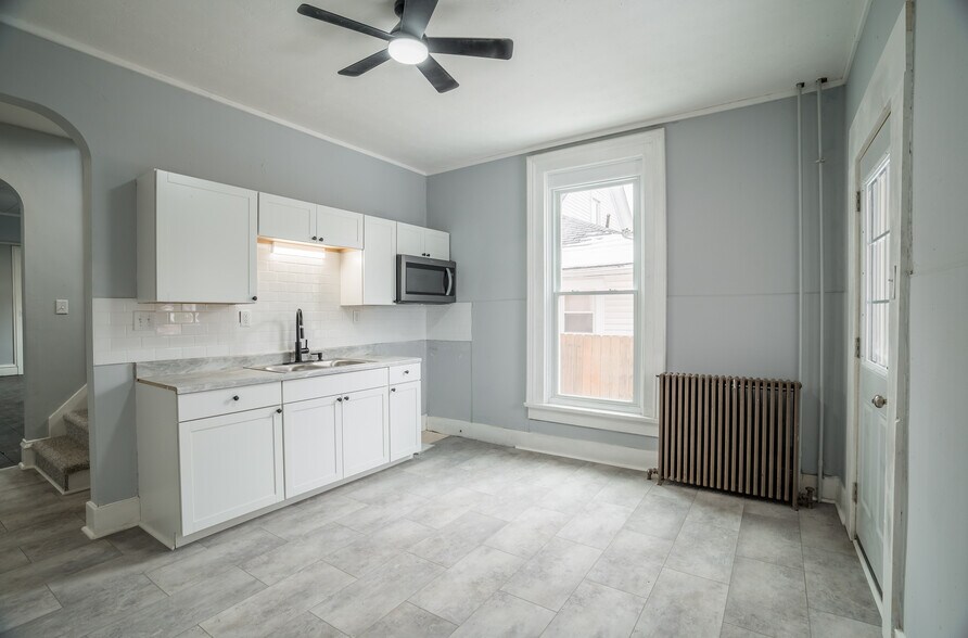 Building Photo - 618 Miami St