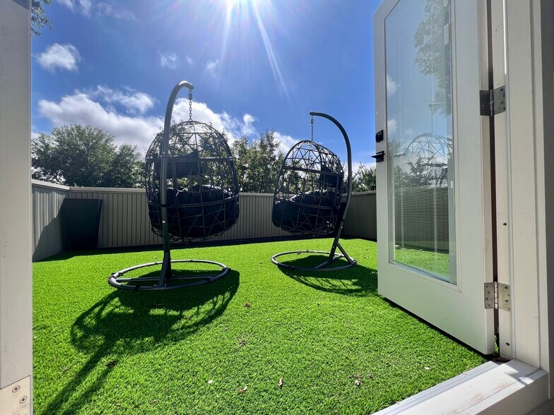 Building Photo - 323 Gross St