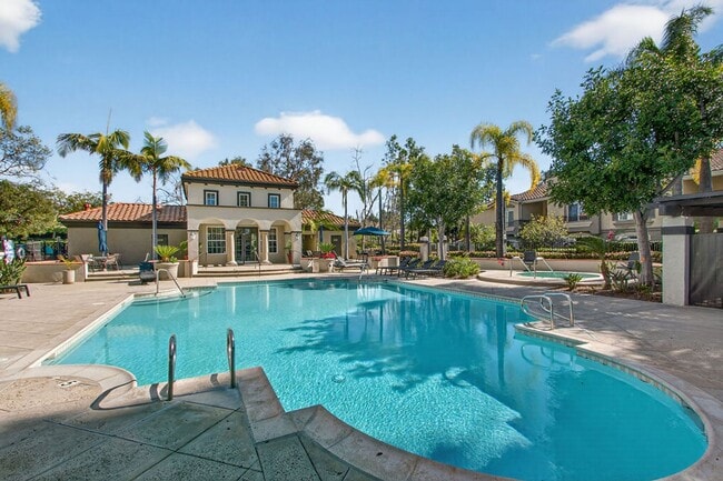 Building Photo - Bright & Updated 2 Bedroom Home with Flexible Primary Retreat and Amazing Community Amenities!