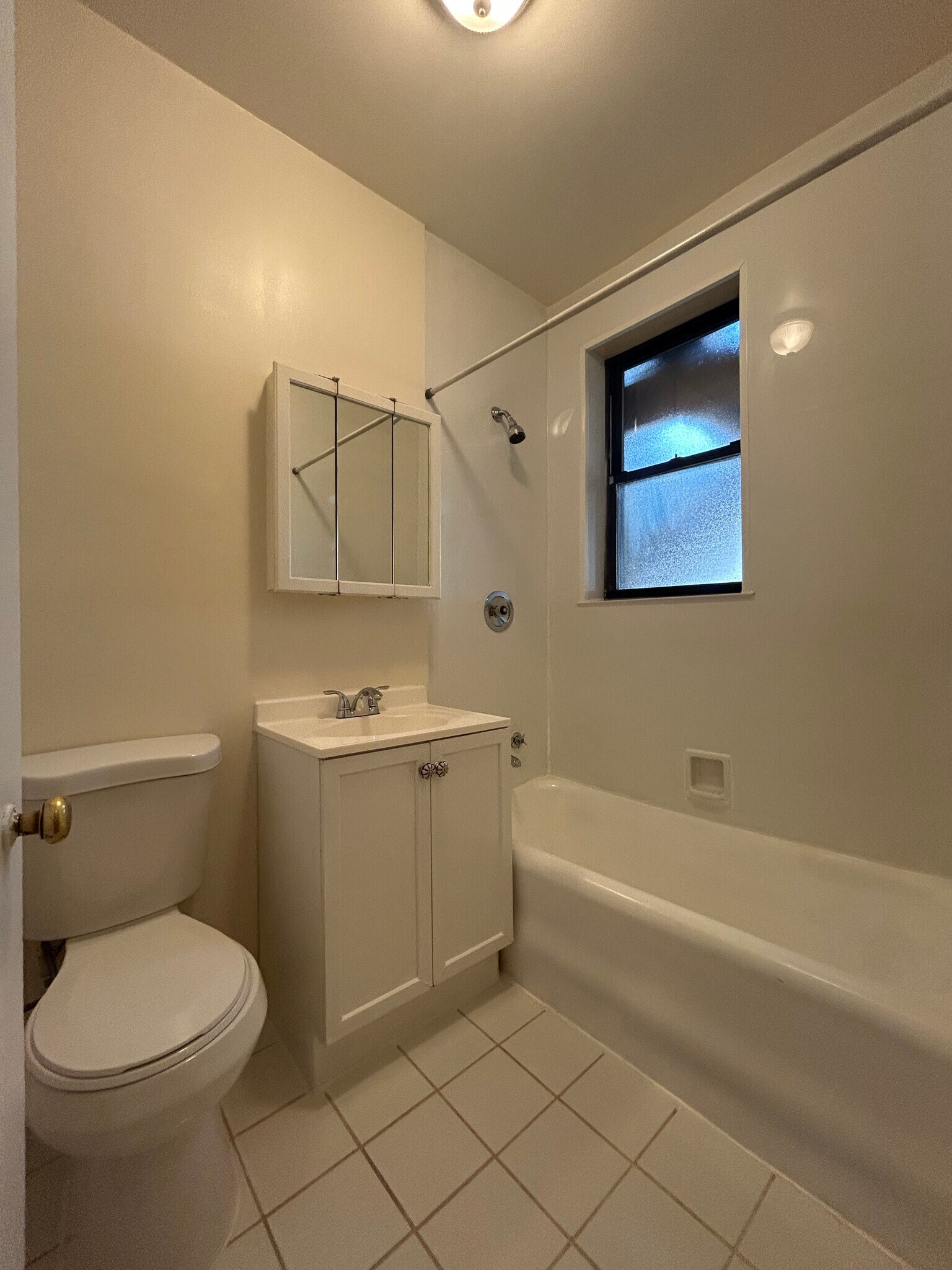 Building Photo - 338 Tudor Ct