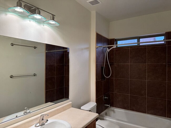 Building Photo - Nice SouthWest Tucson 3Bdm 2Ba, Close Casi...