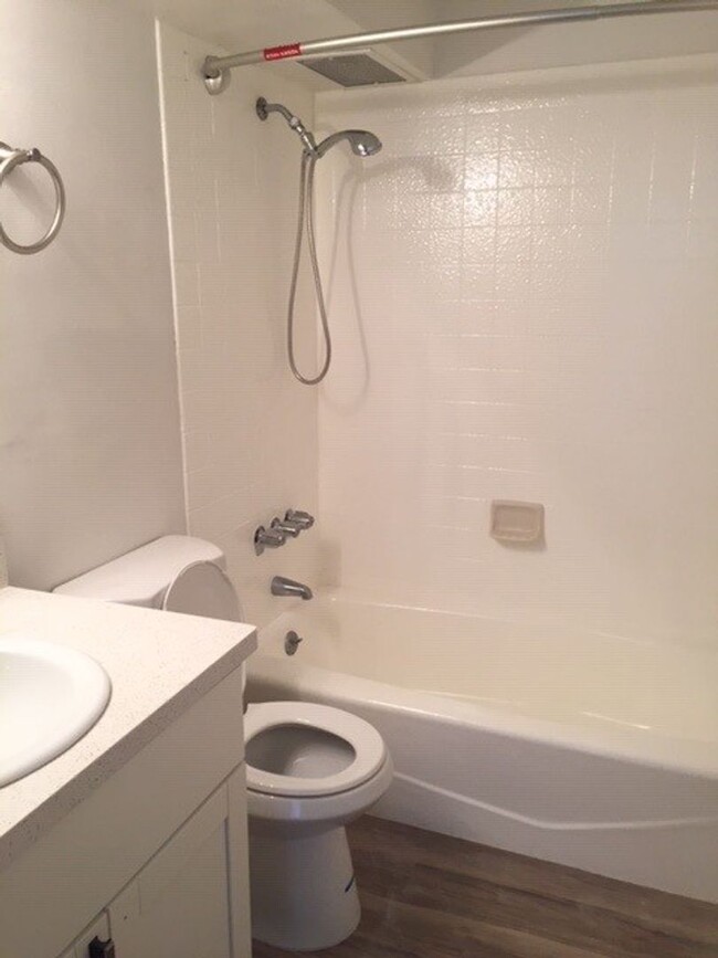 Building Photo - Newly Renovated 2 bedroom/2 bath unit at C...