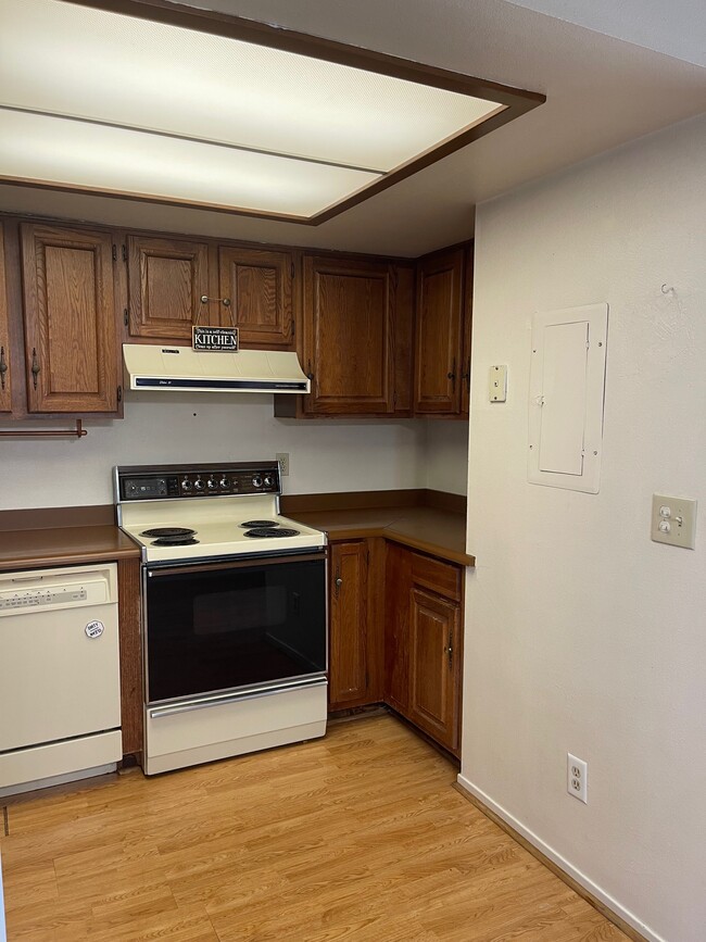 Building Photo - 750 Chorro St