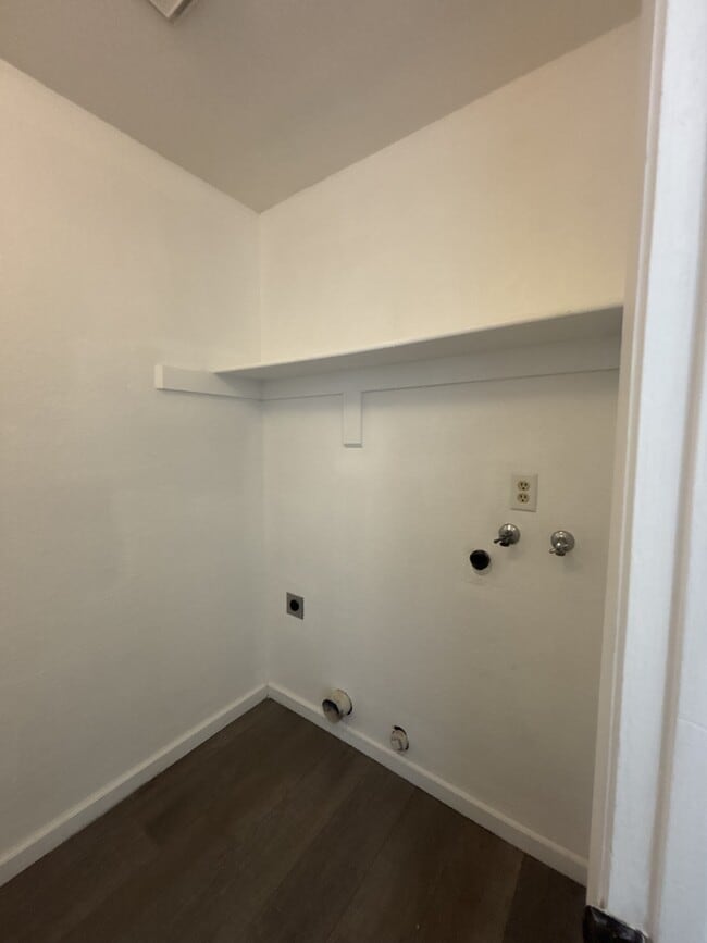 Building Photo - 5208 Maximillian Dr