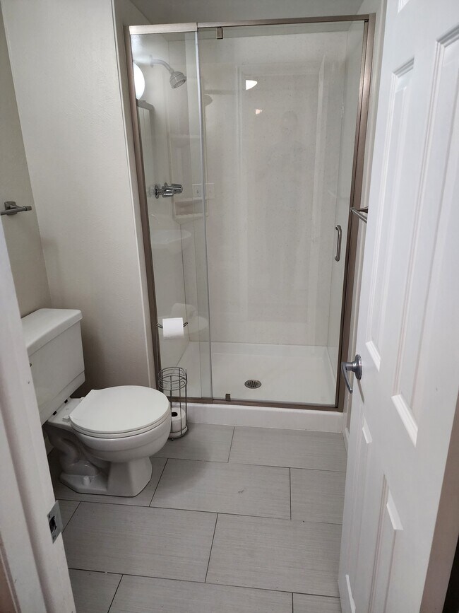 Building Photo - 7834 Greenbriar Cir