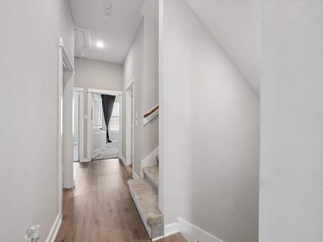Building Photo - 8411 Berry Brush Ln